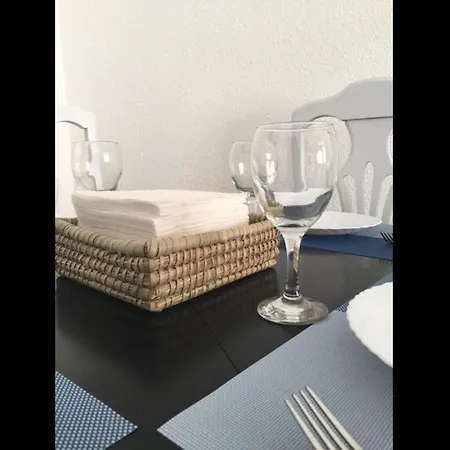 Deluxe 3 Bedroom Apartment, Balcony, 15 Minutes Walk To And Sys2 דירה