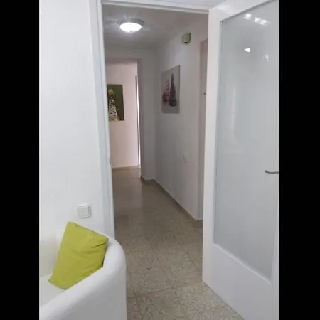 Deluxe 3 Bedroom Apartment, Balcony, 15 Minutes Walk To And Sys2 אליקאנטה