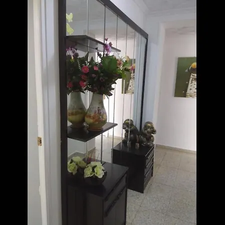 Deluxe 3 Bedroom Apartment, Balcony, 15 Minutes Walk To And Sys2 דירה