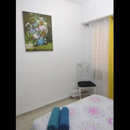 דירה Deluxe 3 Bedroom Apartment, Balcony, 15 Minutes Walk To And Sys2 אליקאנטה